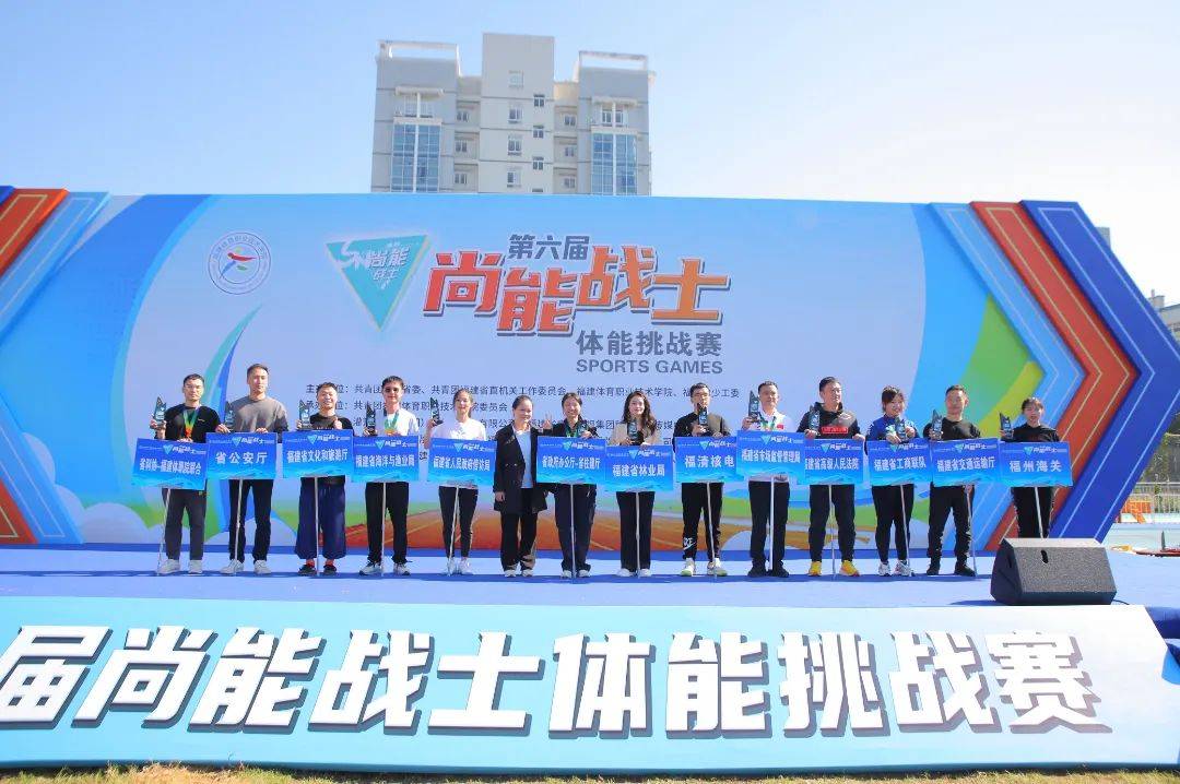 关于高强度比赛，球员体能耗尽奋力拼搏的信息